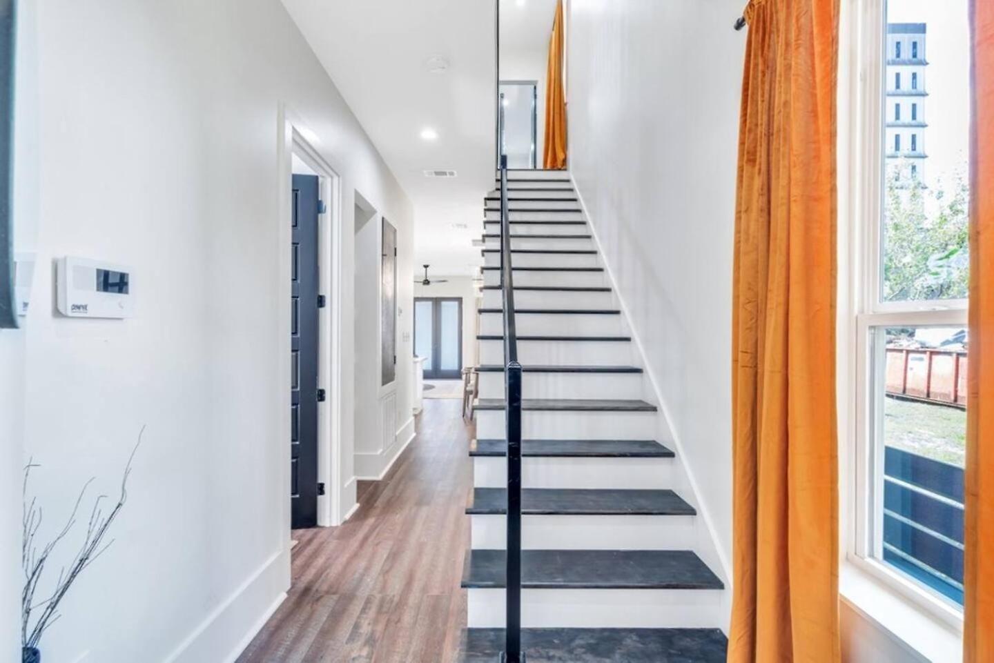 5Br Retreat W Fire Pit, Balcony & Backyard Oasis *