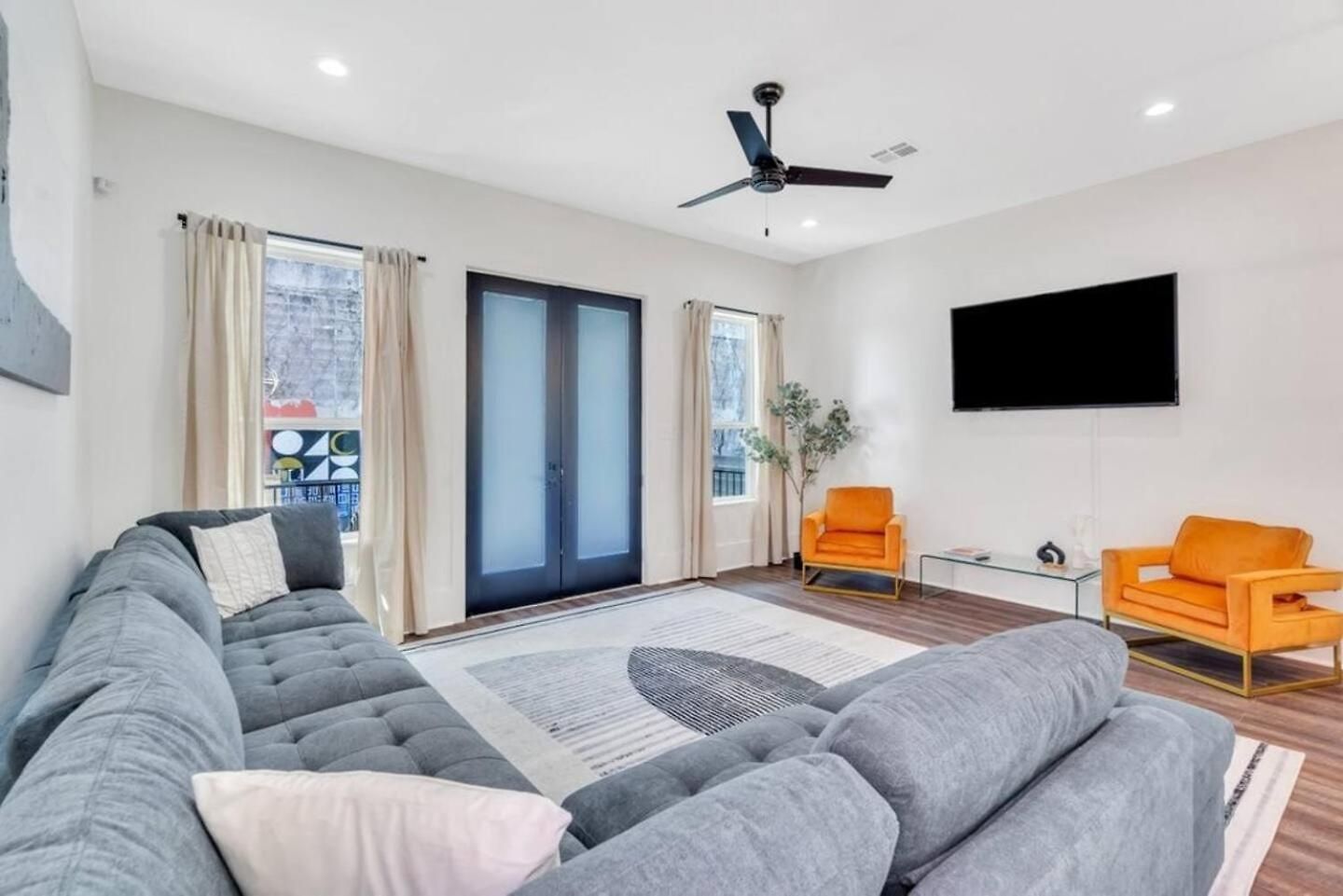 5Br Retreat W Fire Pit, Balcony & Backyard Oasis