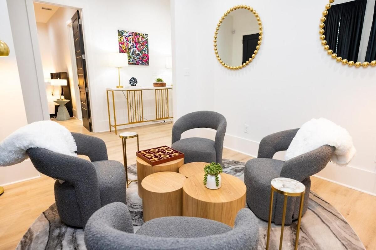 Luxe New Construction In Quiet Neighborhood *
