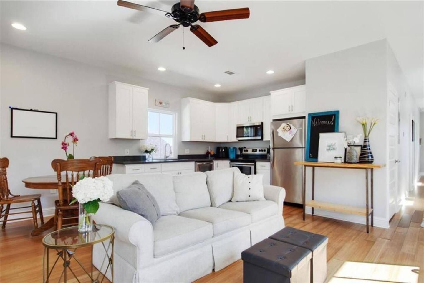 Fenced Yard & Chef's Kitchen Near French Quarter Holiday home *