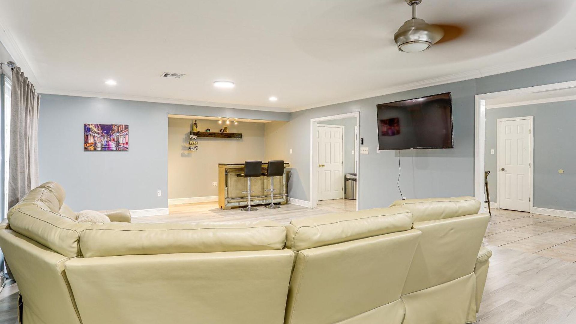 Fenced Backyard: Spacious Home! Holiday home *