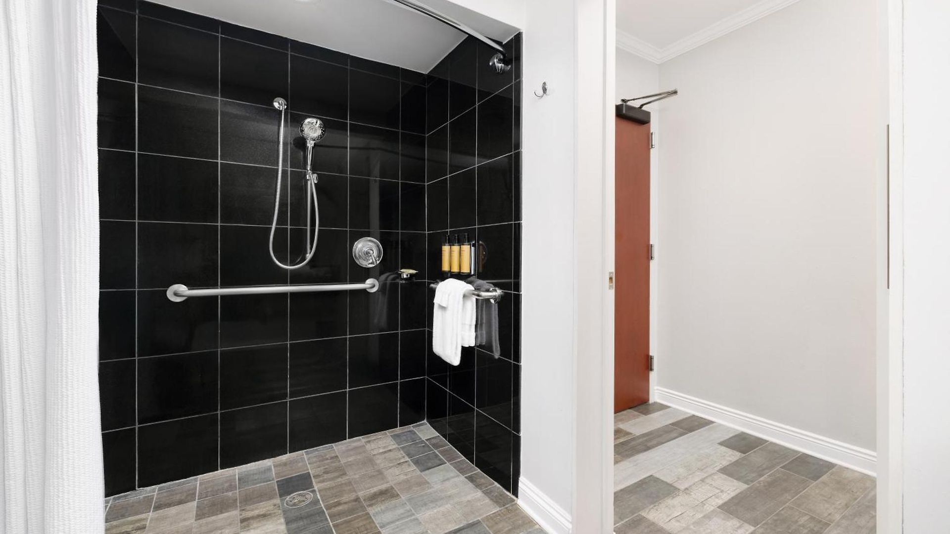 The Riverfront 4*