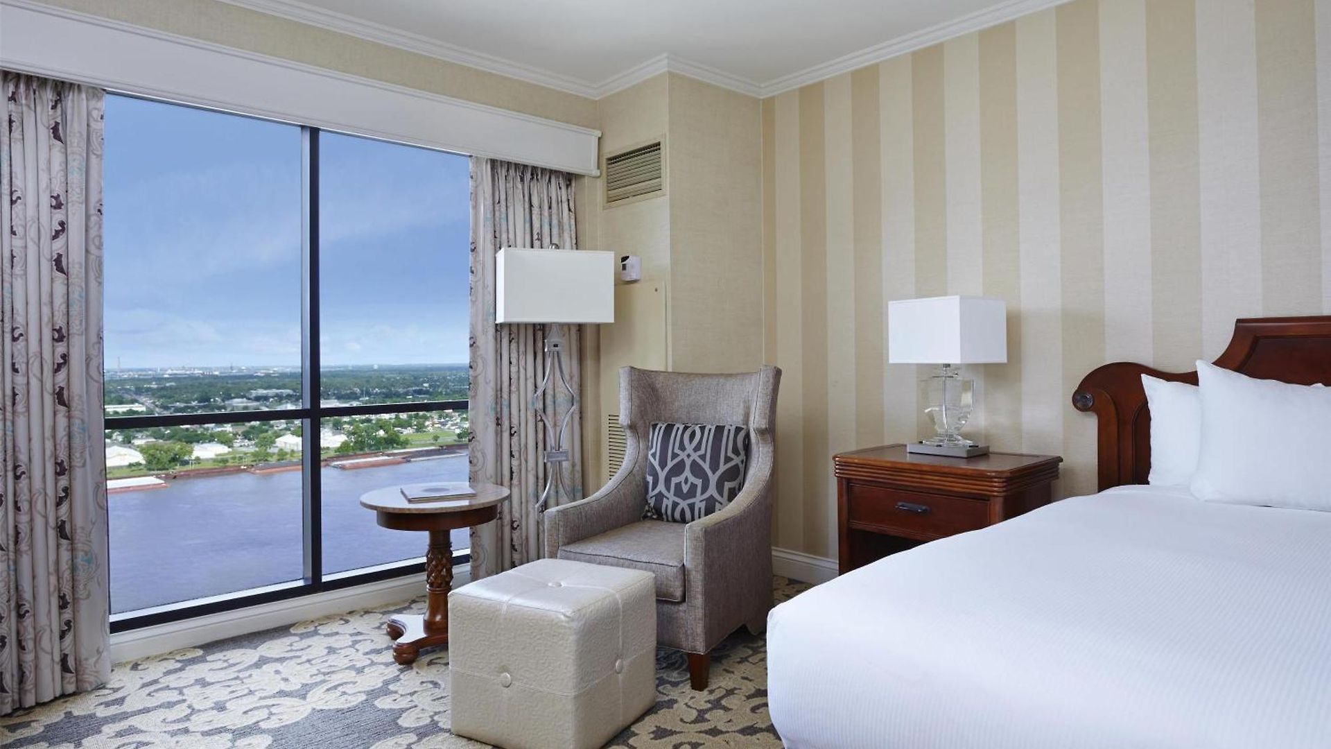 Hilton Riverside 4*