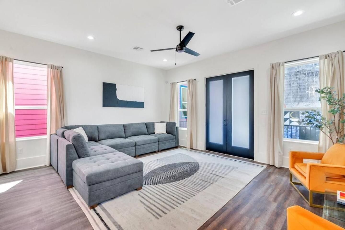 Holiday home 5Br Retreat W Fire Pit, Balcony & Backyard Oasis New Orleans