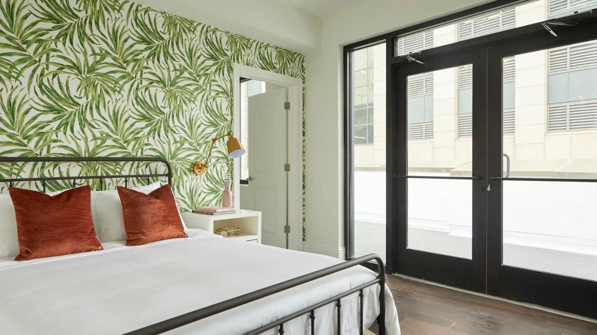 Apartment Roami At St. Charles