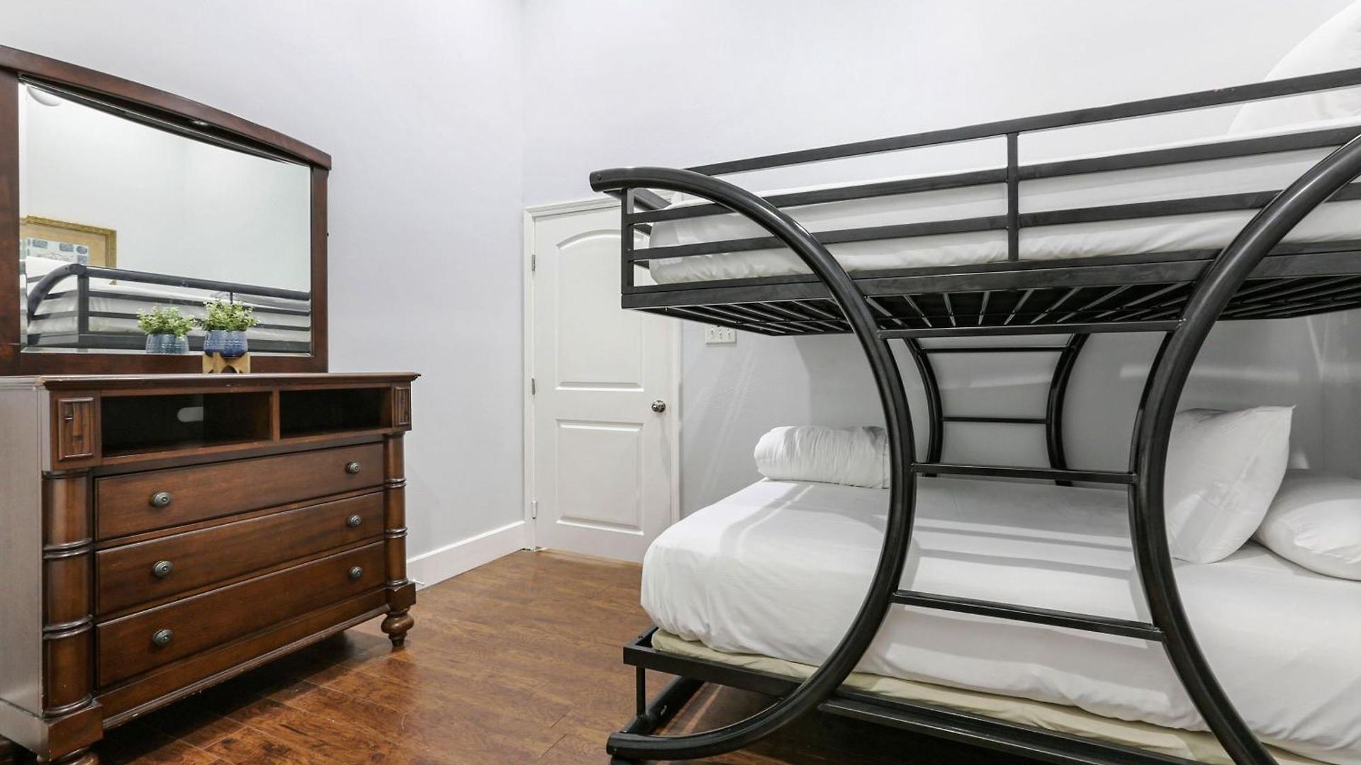Apartment Elegant 4br In Downtown