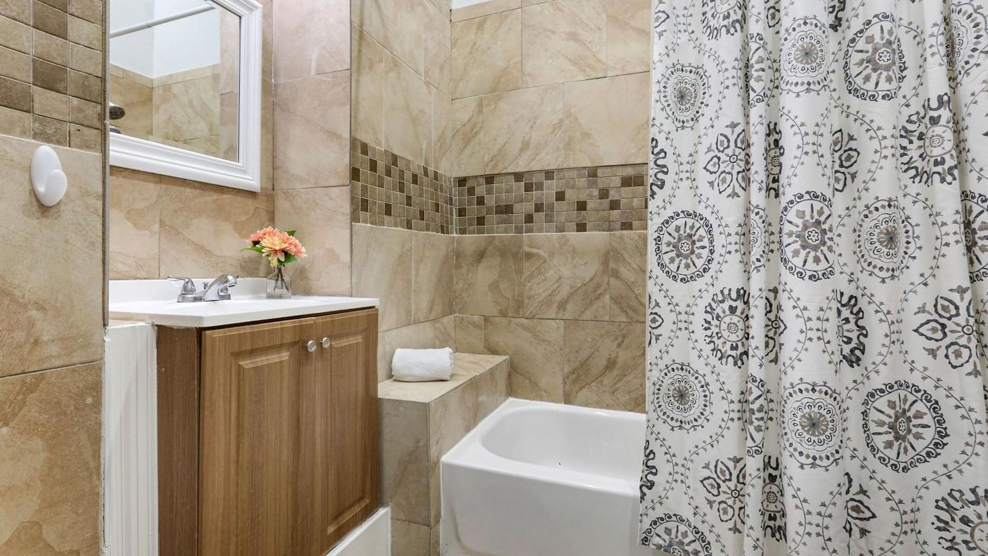 Elegant 4br In Downtown Apartment *