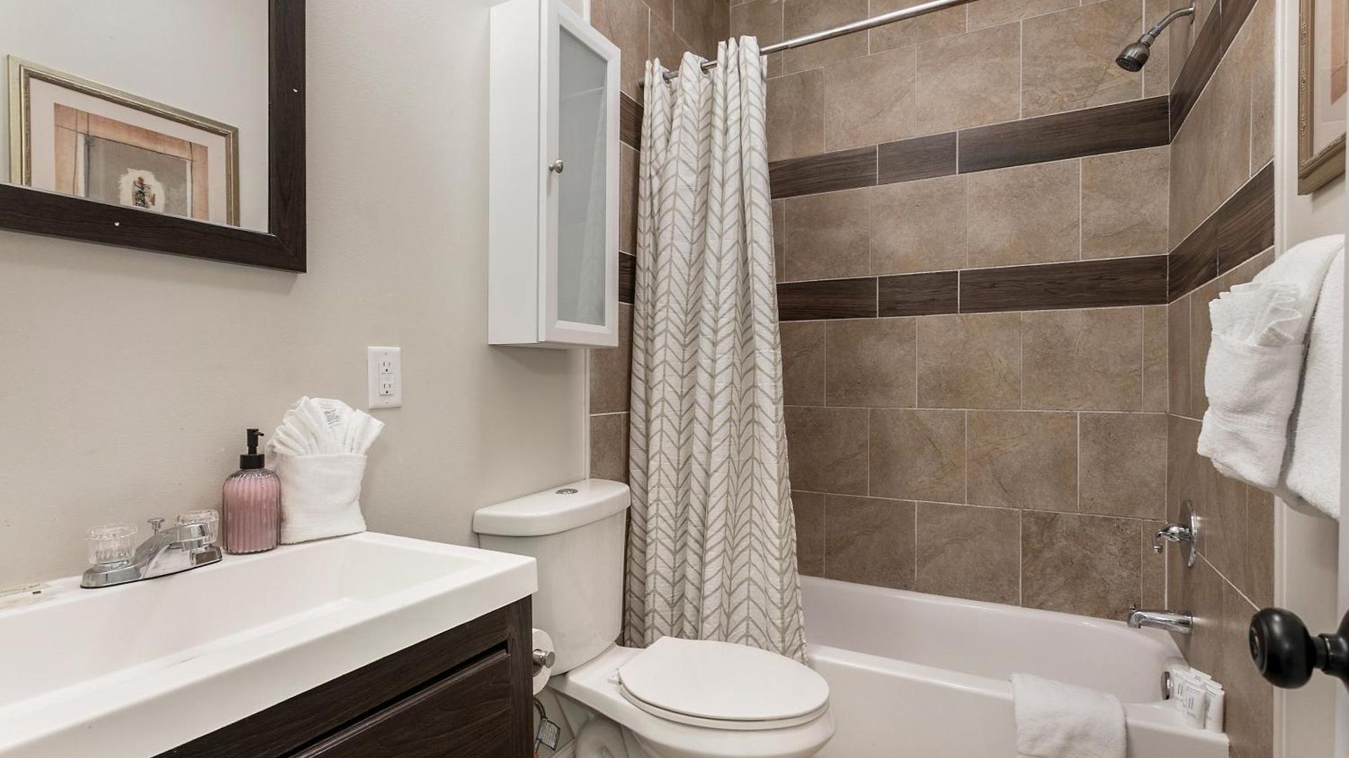 Fully-furnished 4br Near Fq * New Orleans