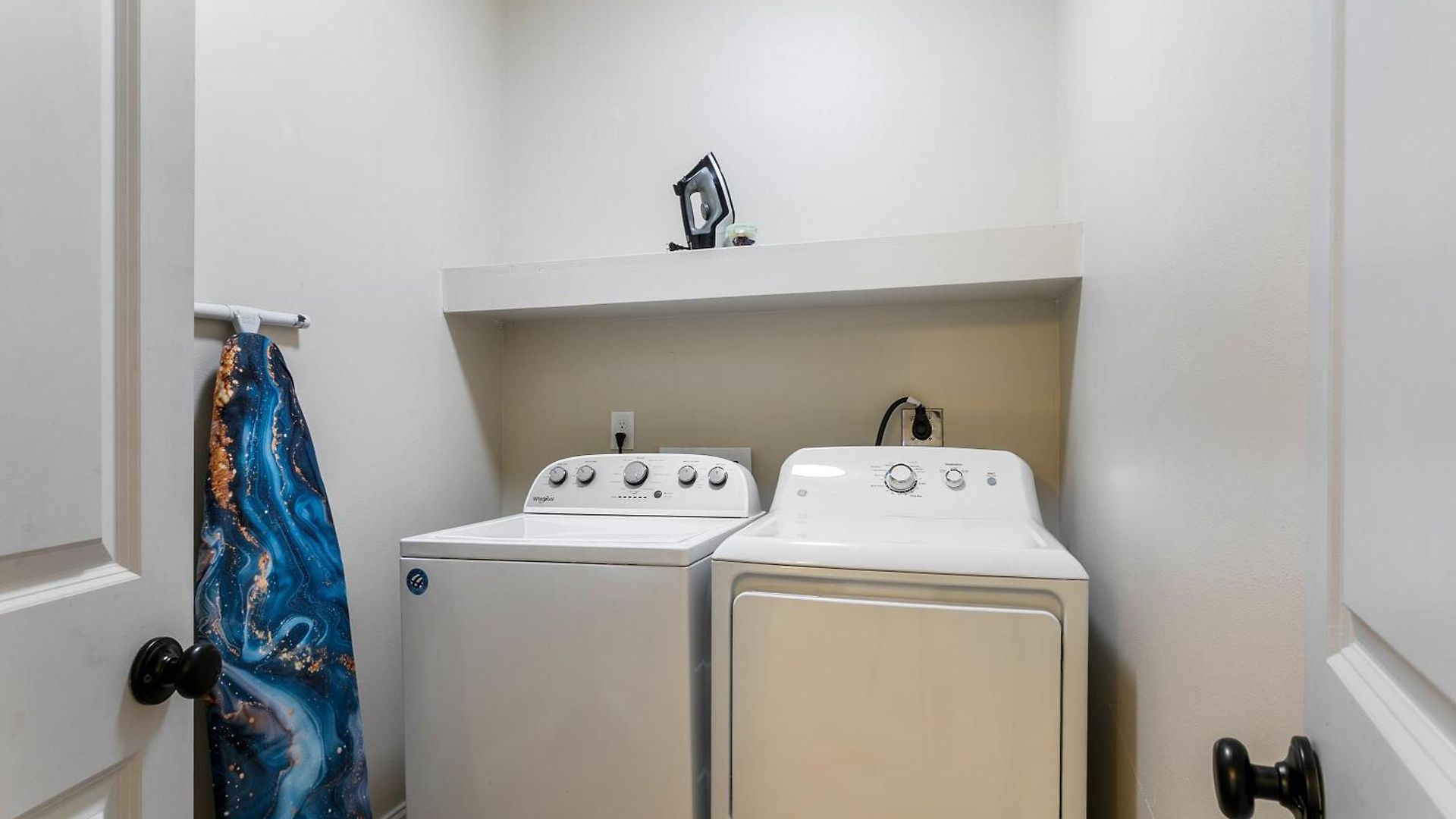 Fully-furnished 4br Near Fq Apartment