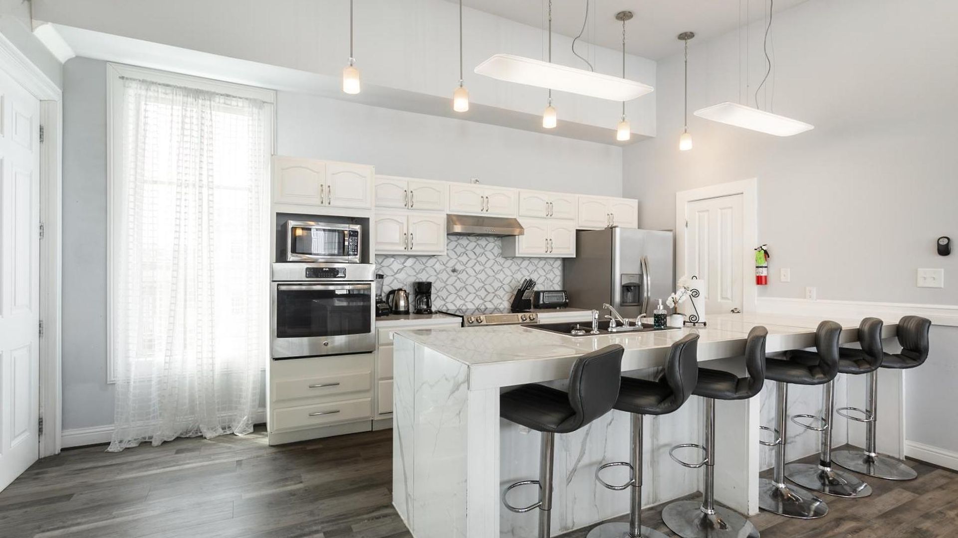 Apartment 5br Penthouse With Amenities Near Fq