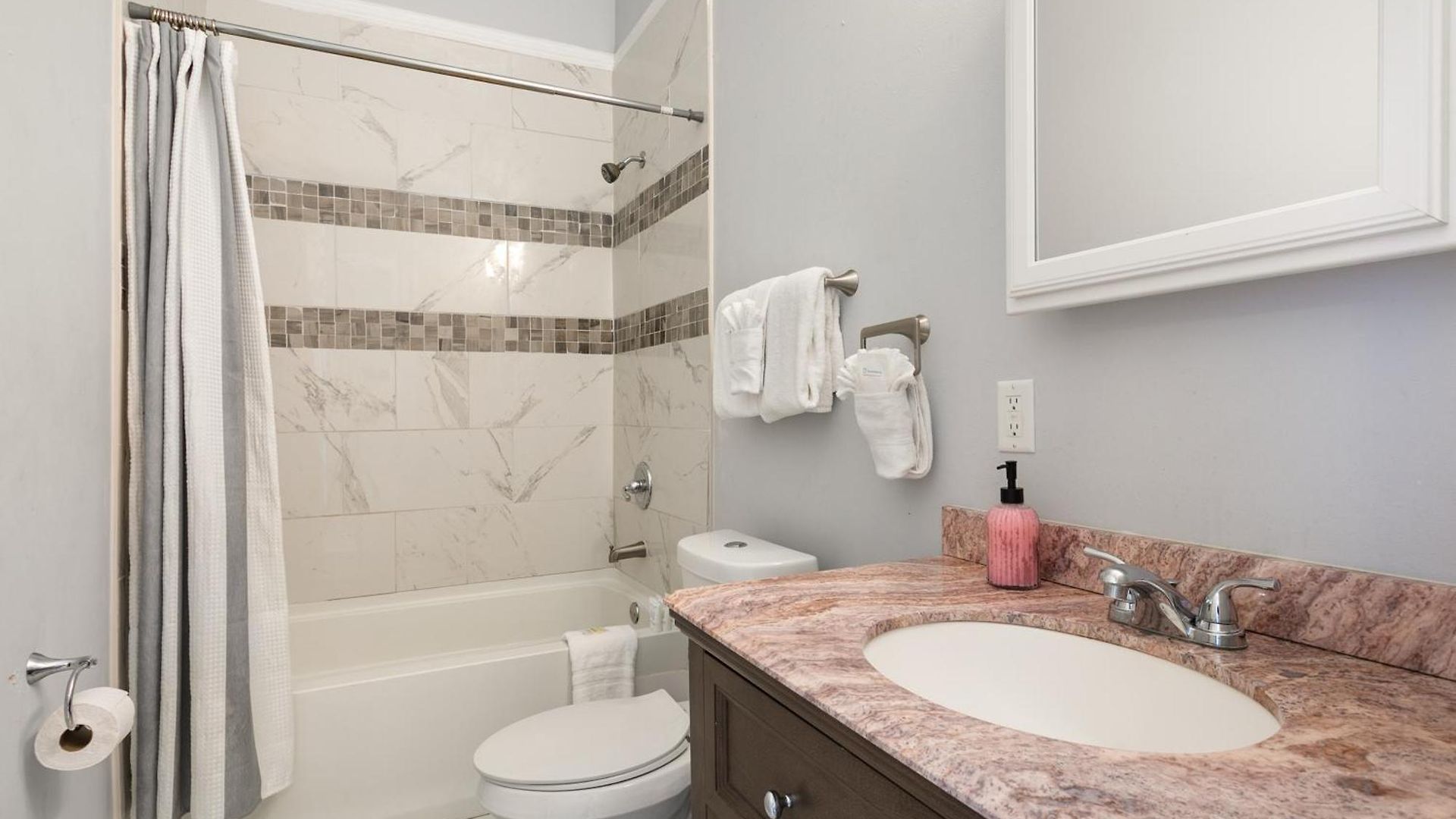 Apartment 5br Penthouse With Amenities Near Fq New Orleans