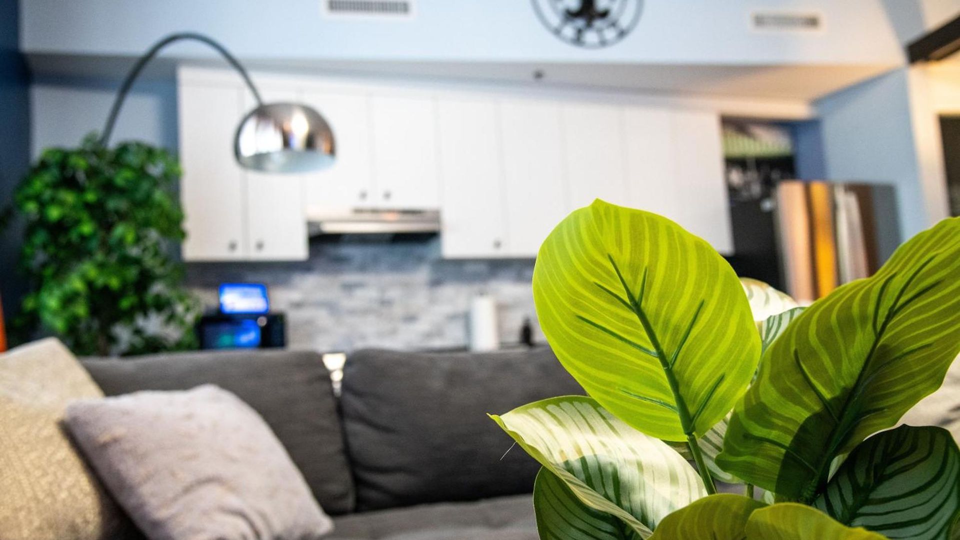 Modern Downtown Condo W Rooftop Gym *