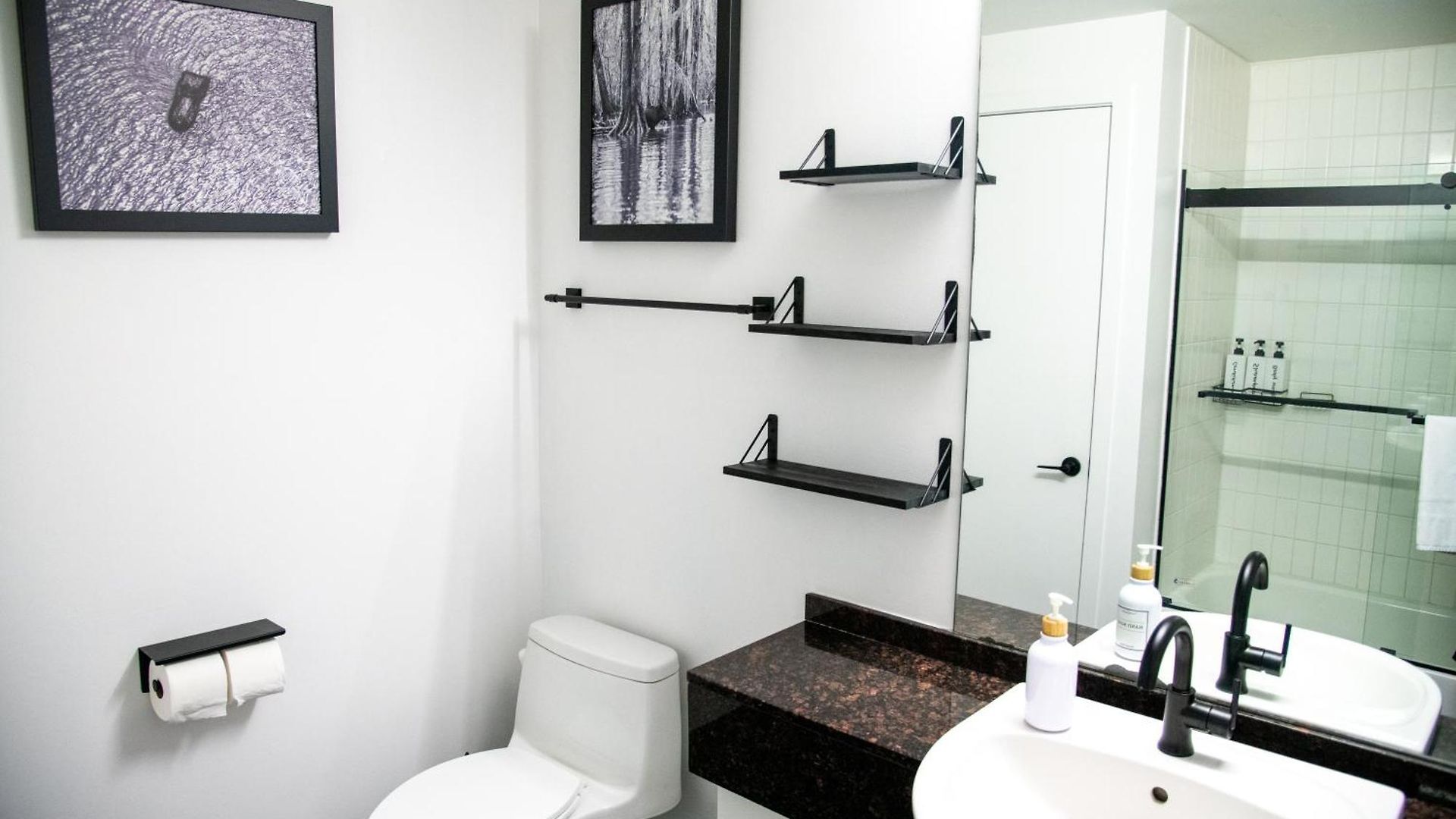 Modern Downtown Condo W Rooftop Gym