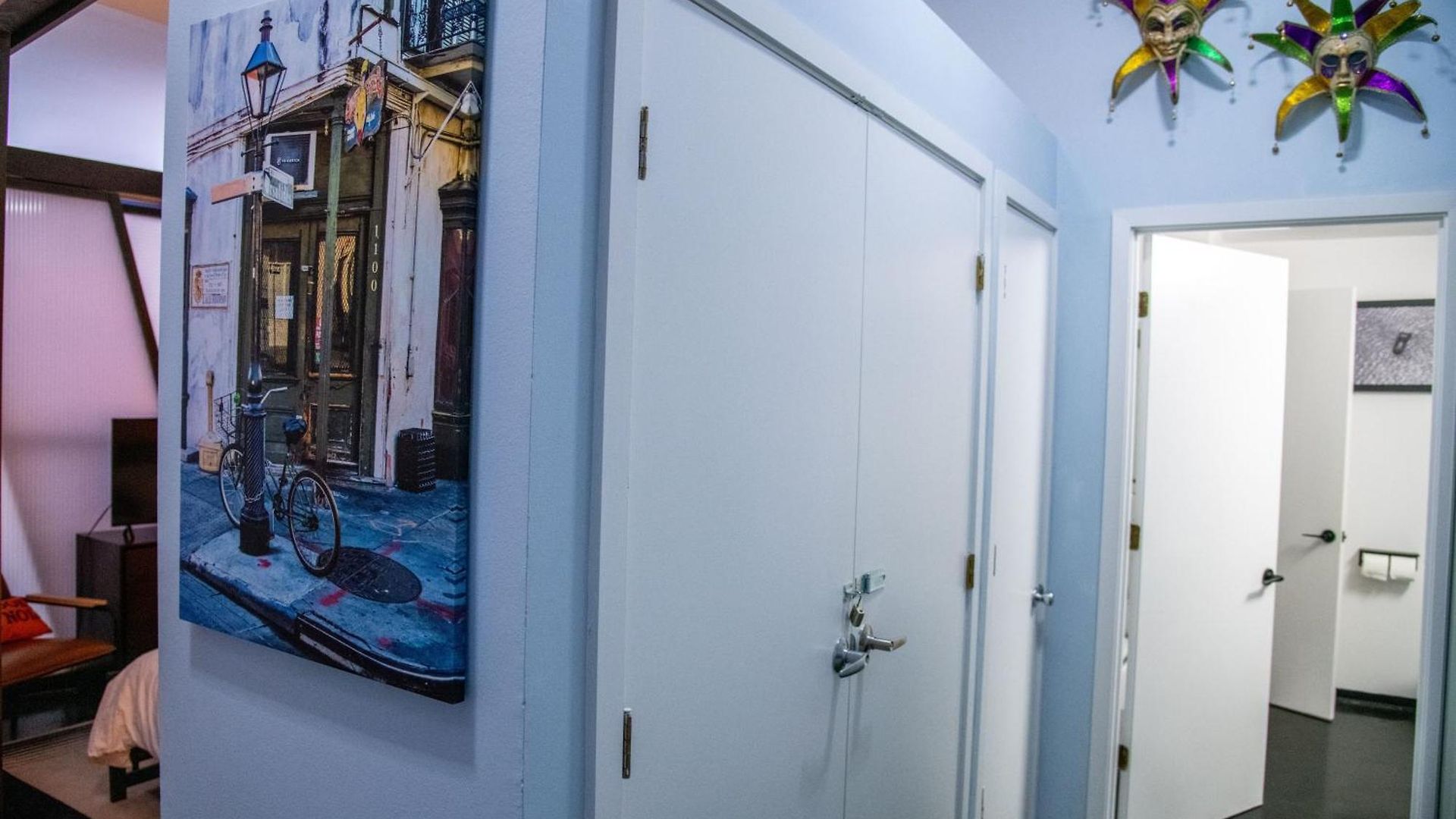 Modern Downtown Condo W Rooftop Gym Holiday home *