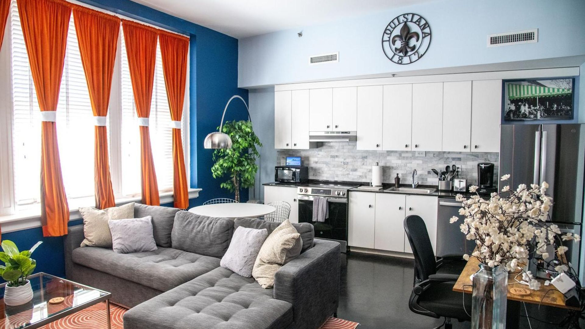 Modern Downtown Condo W Rooftop Gym