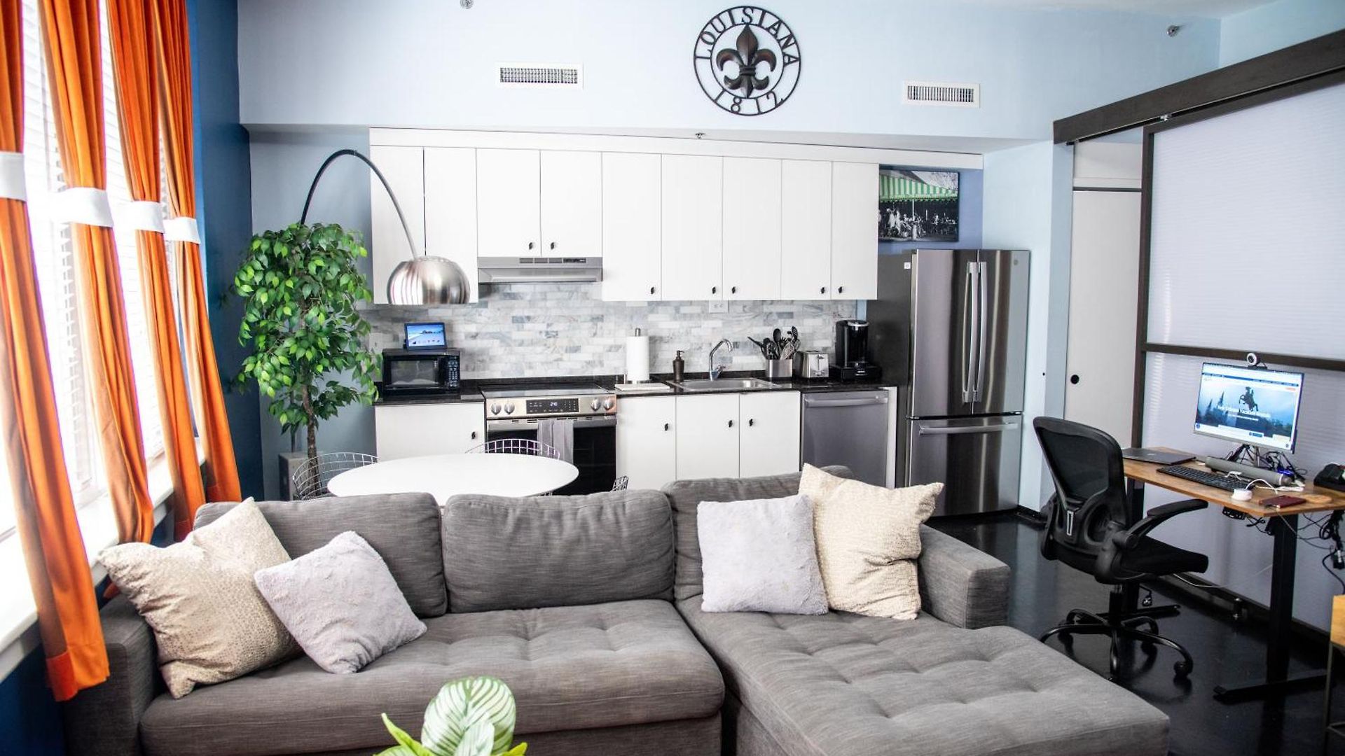 Modern Downtown Condo W Rooftop Gym