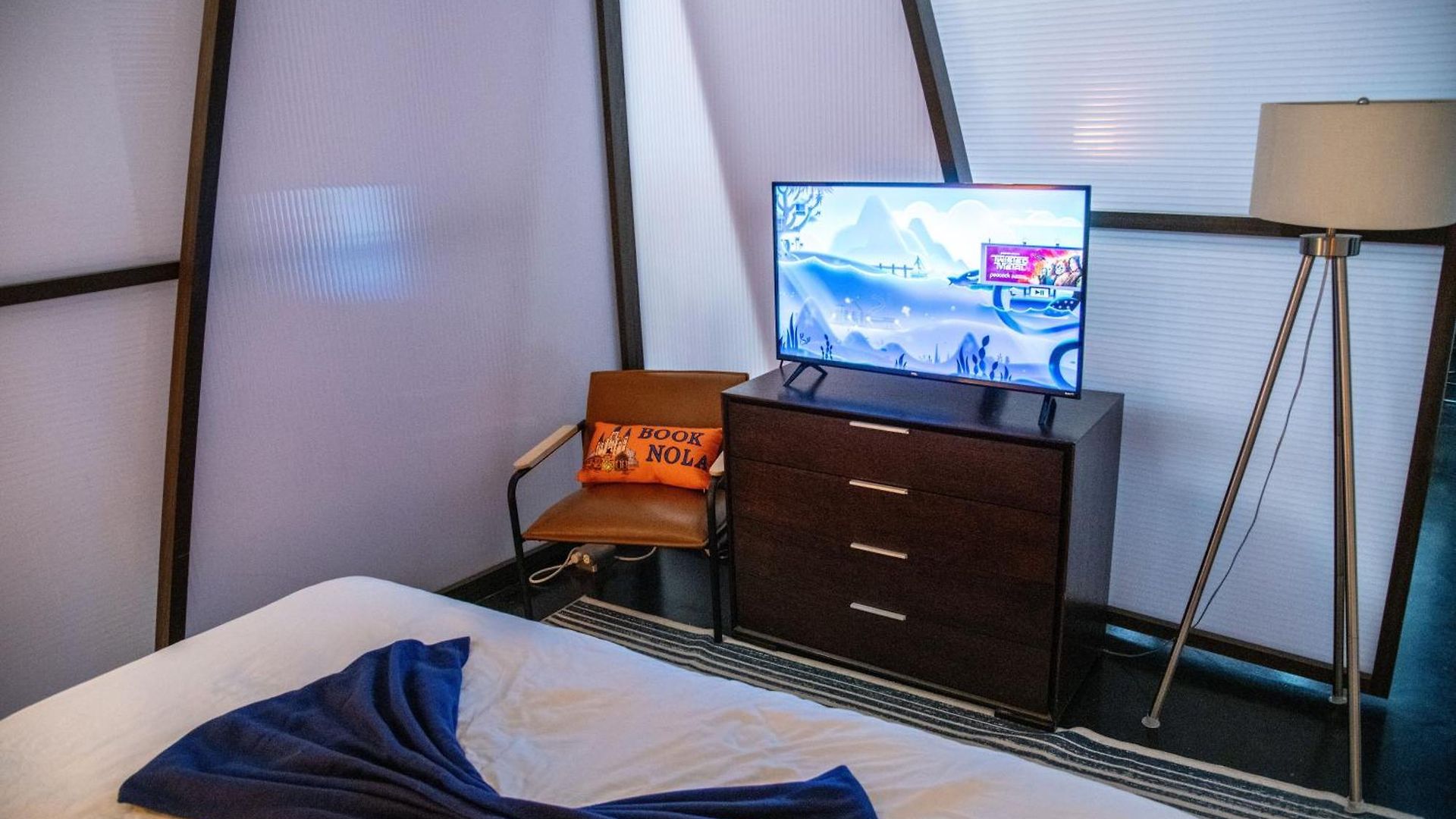 Modern Downtown Condo W Rooftop Gym Holiday home *
