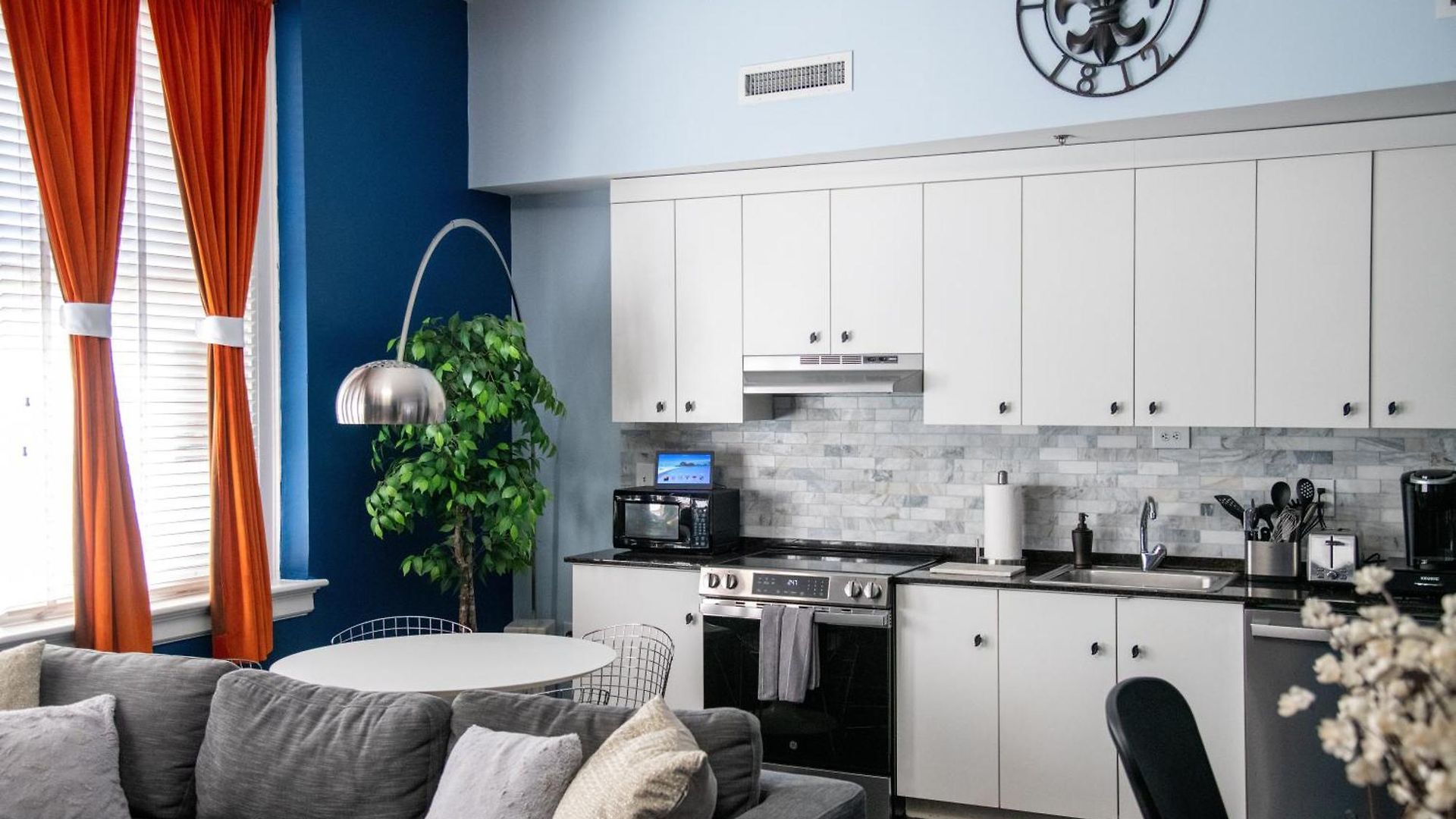 Modern Downtown Condo W Rooftop Gym Holiday home New Orleans