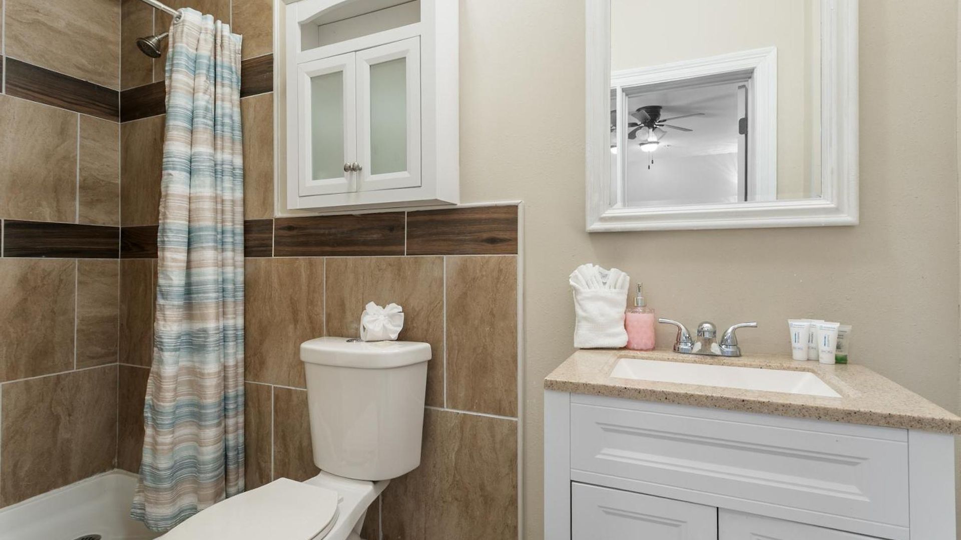 Spacious And Fully Furnished Near St. Charles Apartment New Orleans
