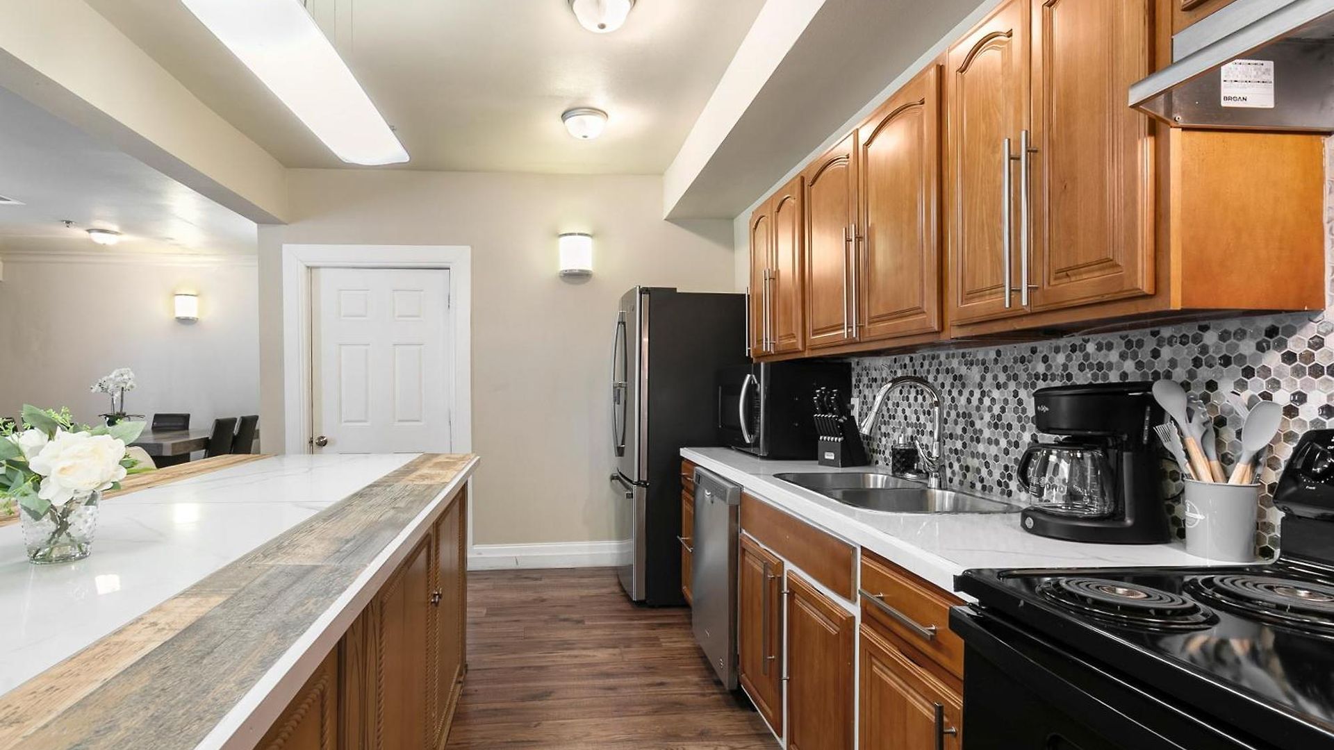Apartment Spacious And Fully Furnished Near St. Charles *