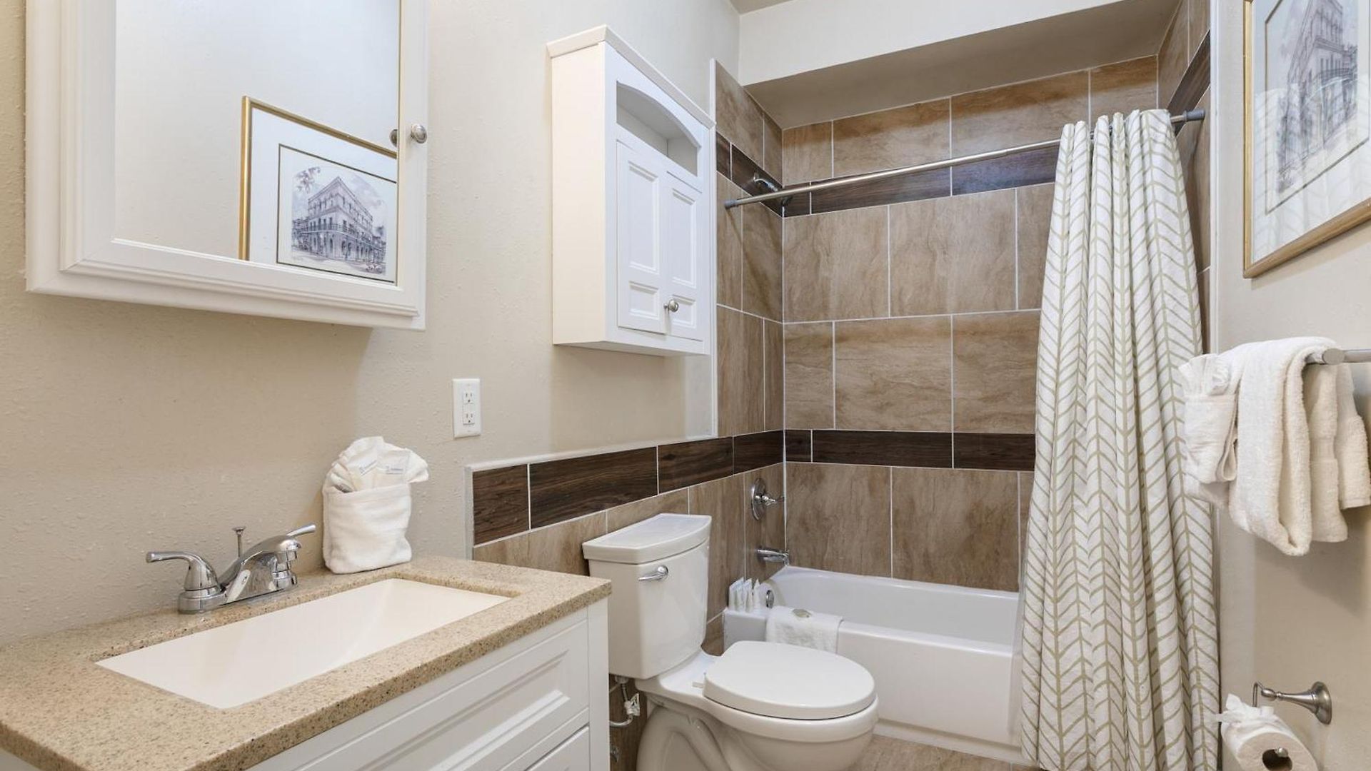 Apartment Spacious And Fully Furnished Near St. Charles