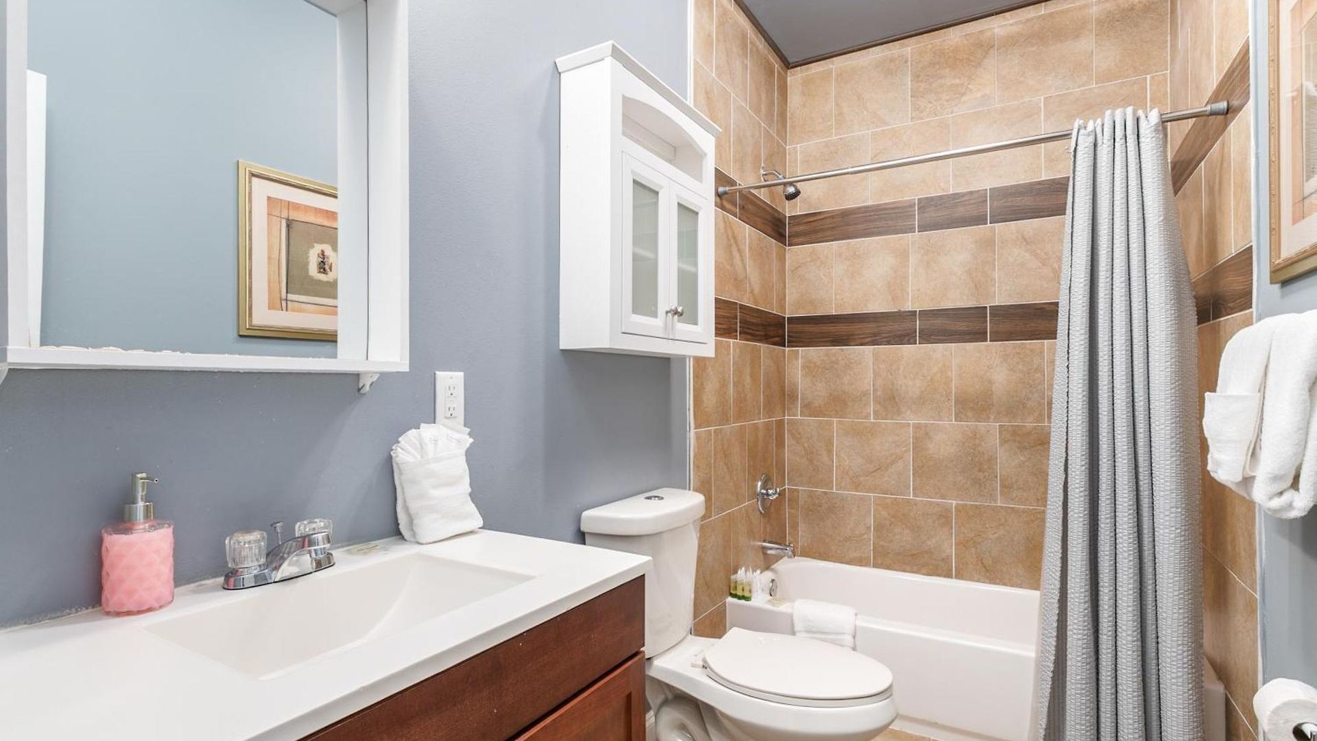 Baronne Street Spacious And Fully Furnished * New Orleans