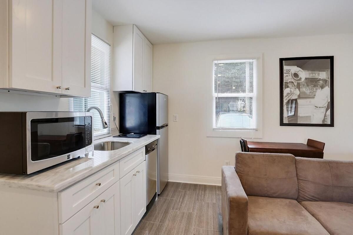 Cute 7blocks From French Q Steps To Jazz Venues, Free Gated Parking Included Apartment *