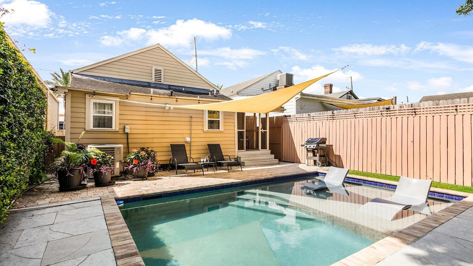 4br Luxury Uptown Retreat W Private Heated Pool Holiday home *