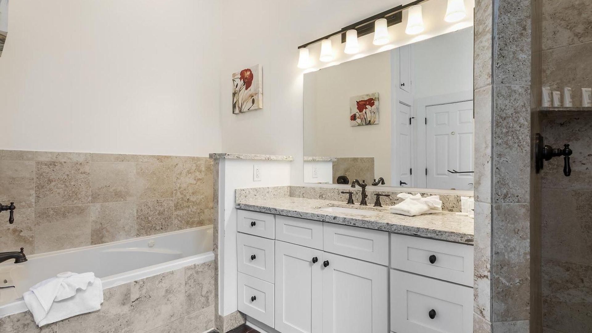 4br Luxury Uptown Retreat W Private Heated Pool *