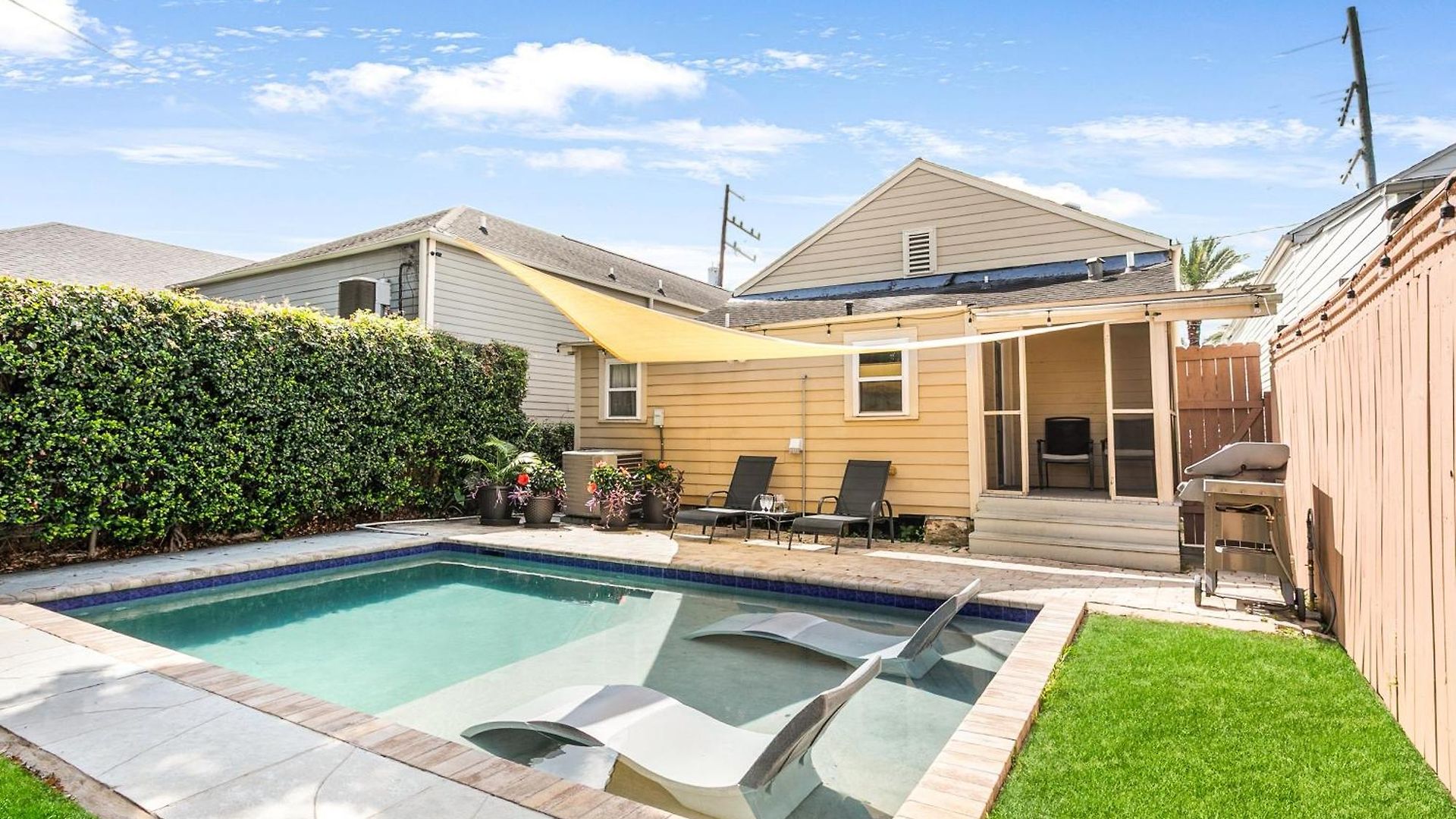 4br Luxury Uptown Retreat W Private Heated Pool Holiday home