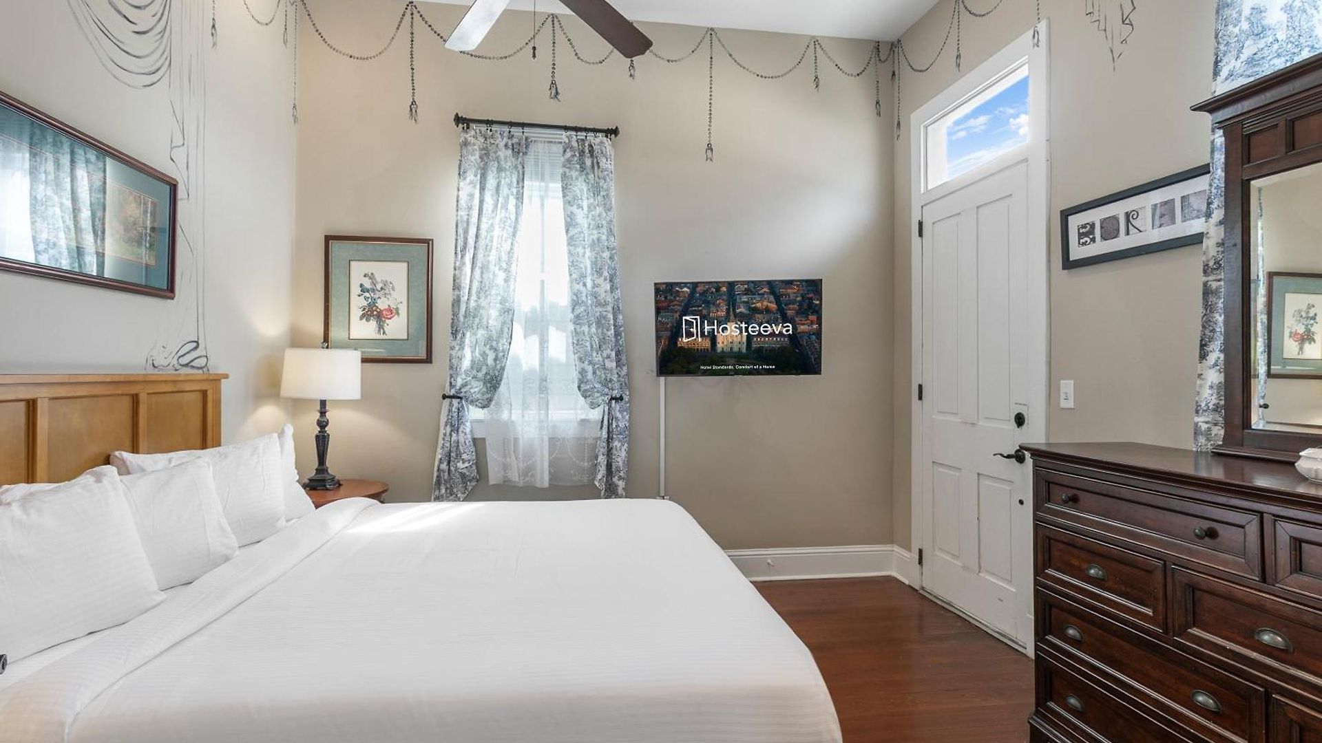 Holiday home 4br Luxury Uptown Retreat W Private Heated Pool