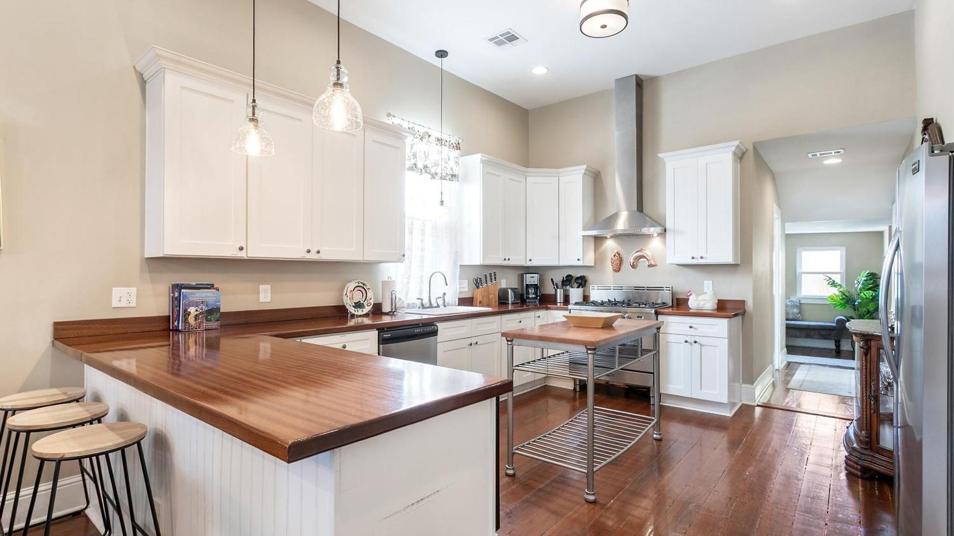 4br Luxury Uptown Retreat W Private Heated Pool Holiday home *