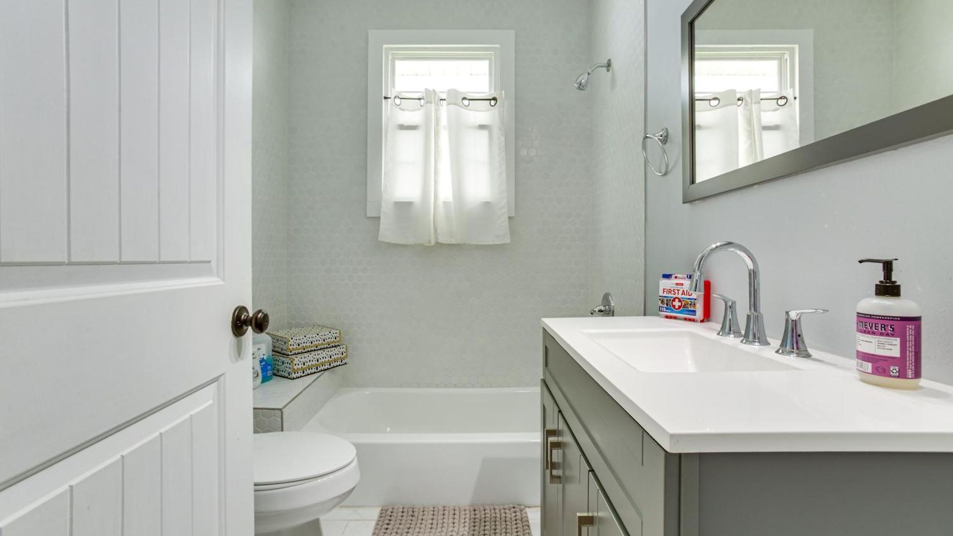 Work & Play: Colorful In Heart Of Nola! Holiday home New Orleans
