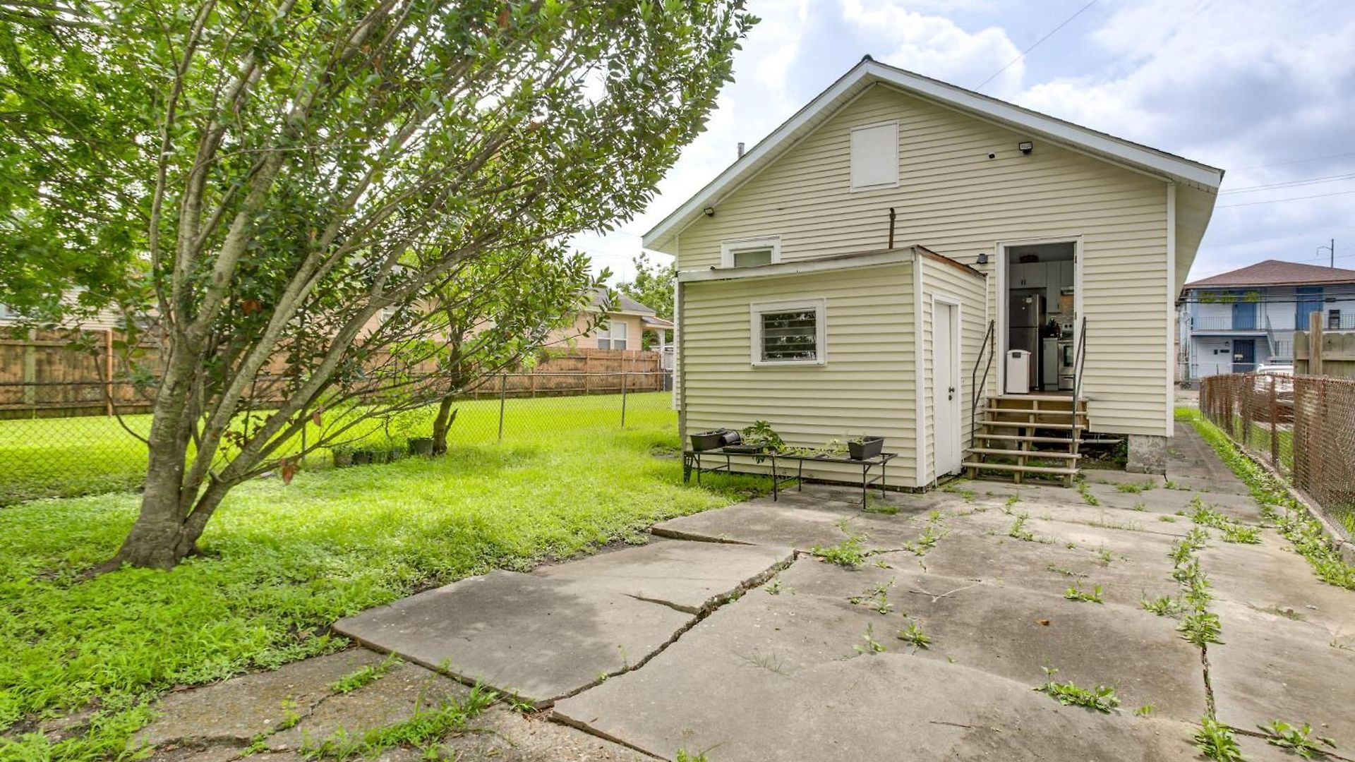Work & Play: Colorful In Heart Of Nola! Holiday home