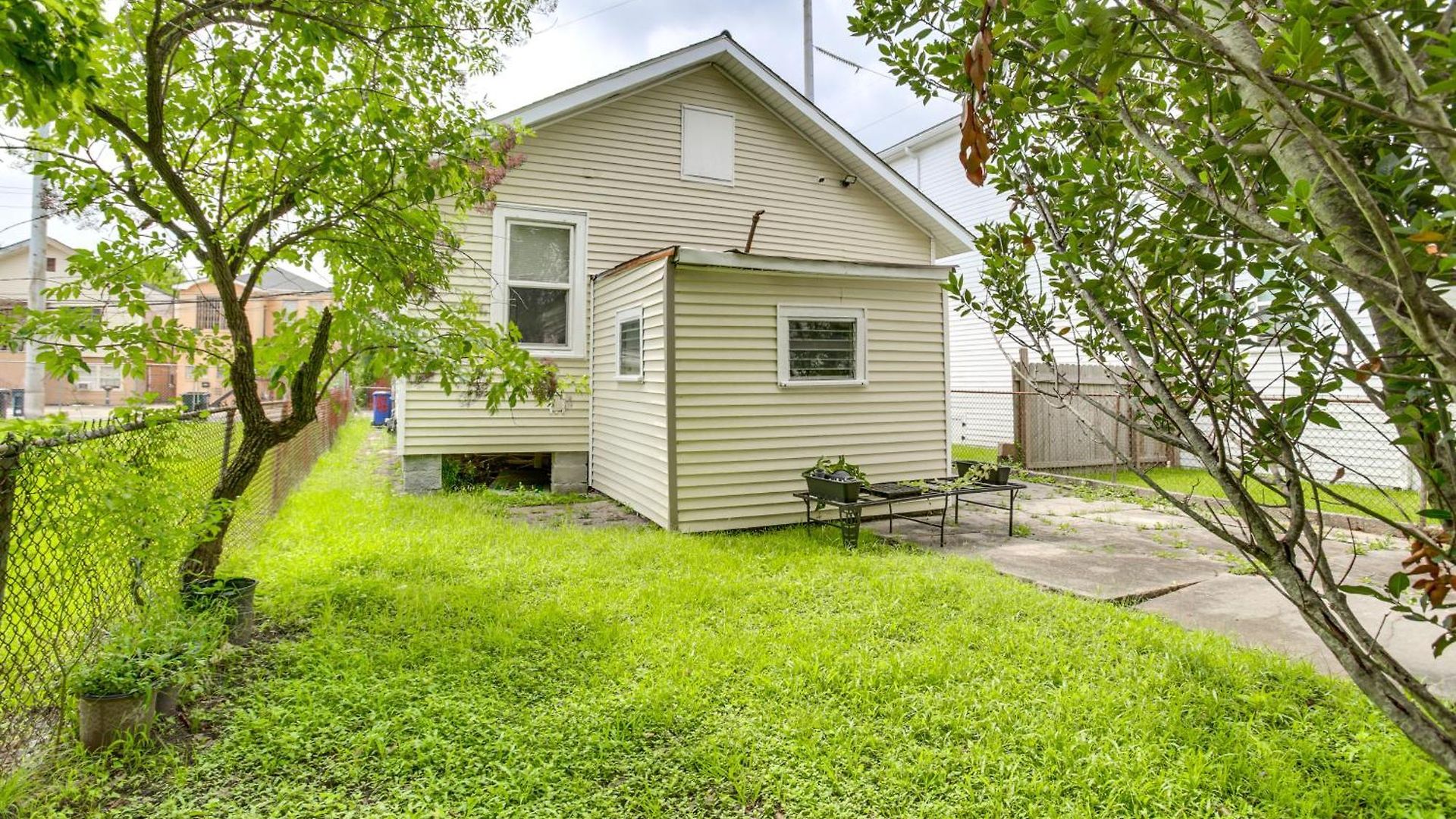 Work & Play: Colorful In Heart Of Nola! Holiday home