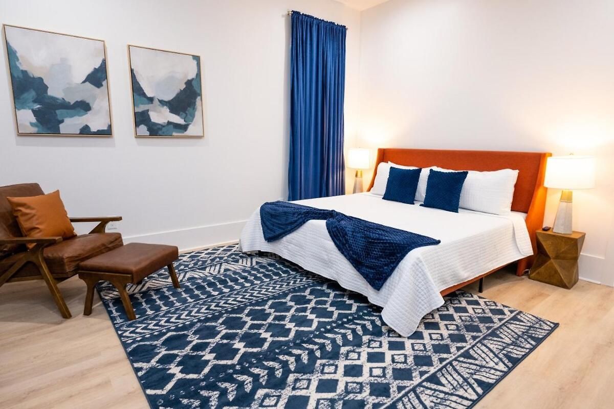 Holiday home Luxe New Construction In Quiet Neighborhood