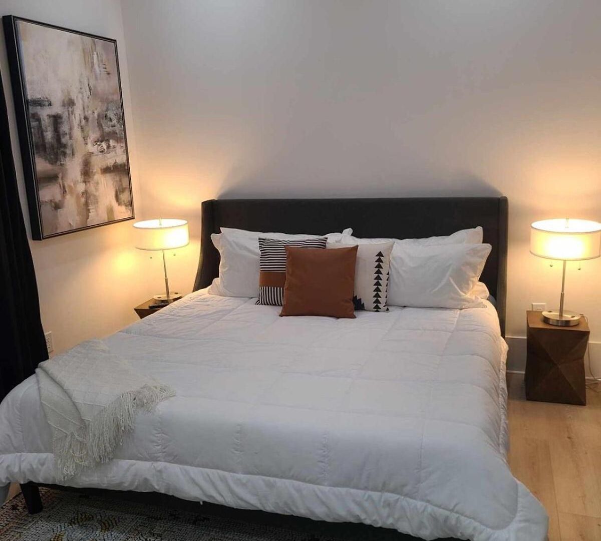Immaculate Superdome Parking Yard Tvs Ensuite *