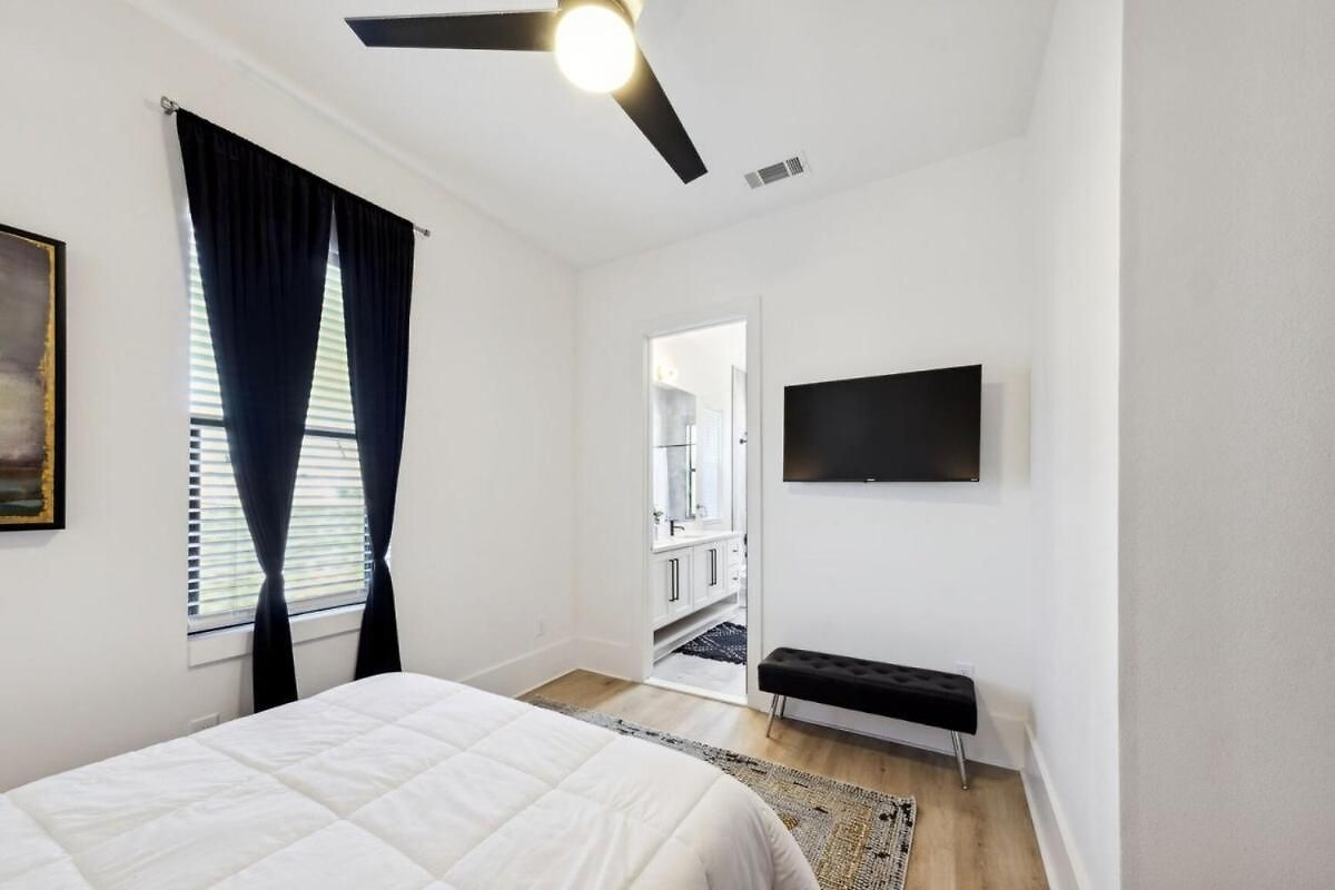 Holiday home Immaculate Superdome Parking Yard Tvs Ensuite *