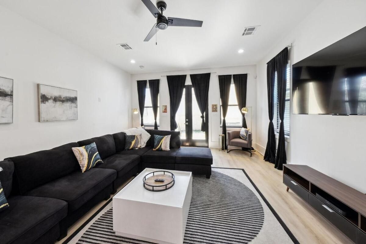 Holiday home Immaculate Superdome Parking Yard Tvs Ensuite *