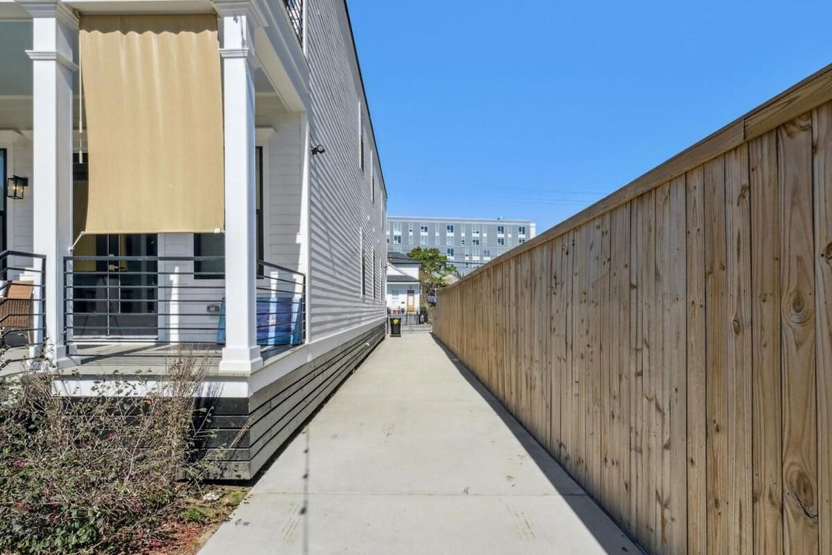 Holiday home Immaculate Superdome Parking Yard Tvs Ensuite *