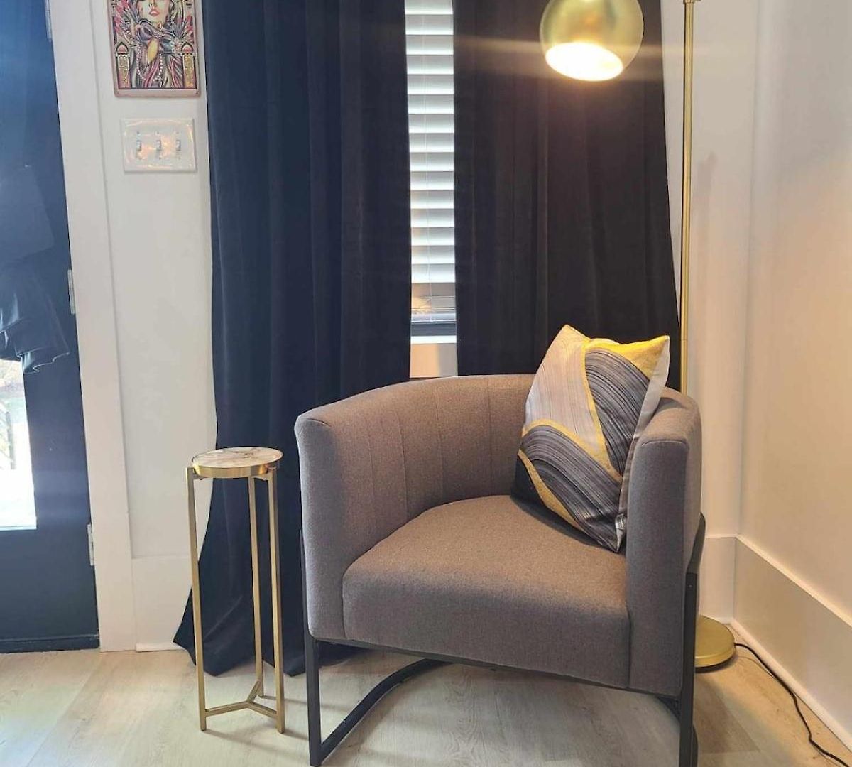 Immaculate Superdome Parking Yard Tvs Ensuite *
