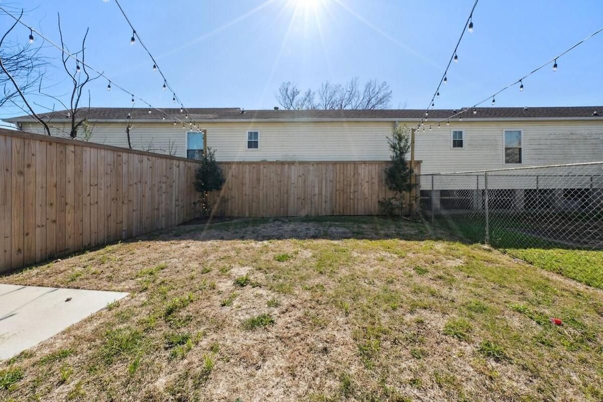 Immaculate Superdome Parking Yard Tvs Ensuite Holiday home