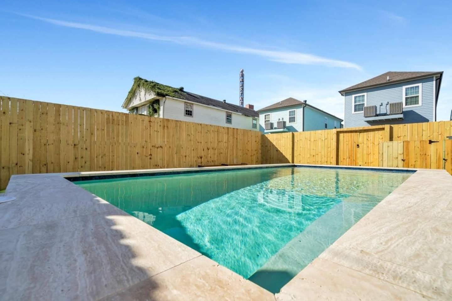 Mid-city W Pool, Near Frenchmen St * New Orleans