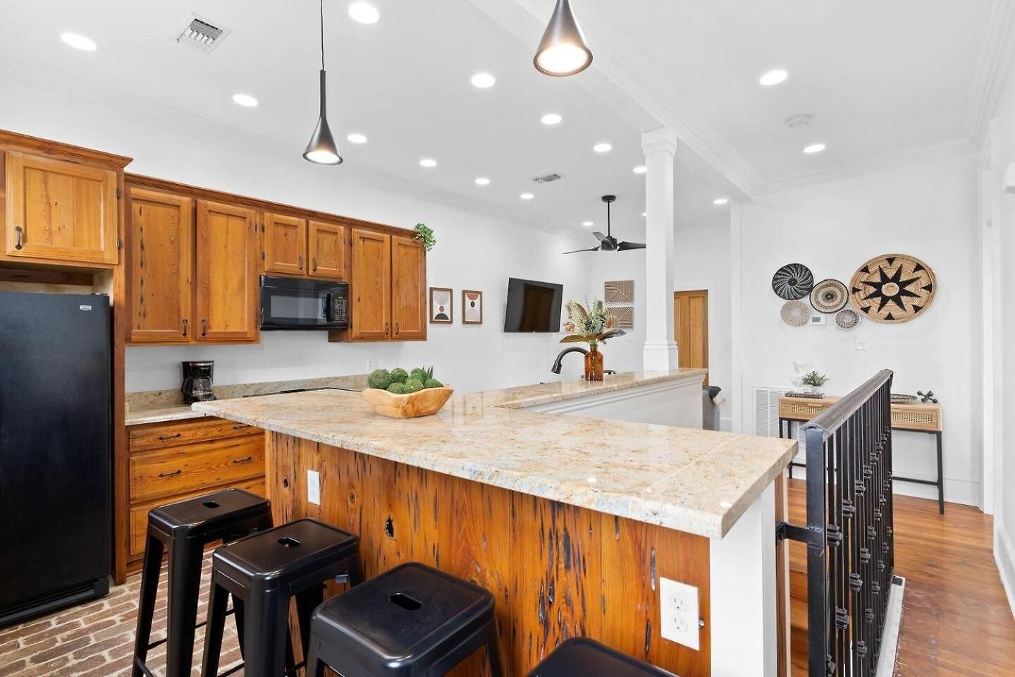 2Br Retreat W Kitchen & Balcony