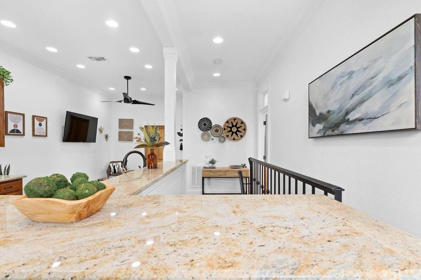 2Br Retreat W Kitchen & Balcony *