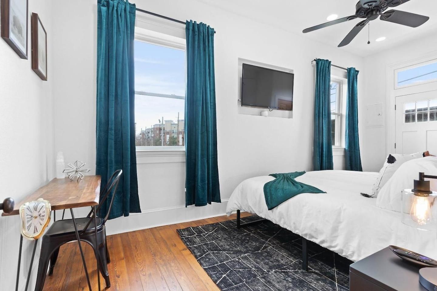 2Br Retreat W Kitchen & Balcony