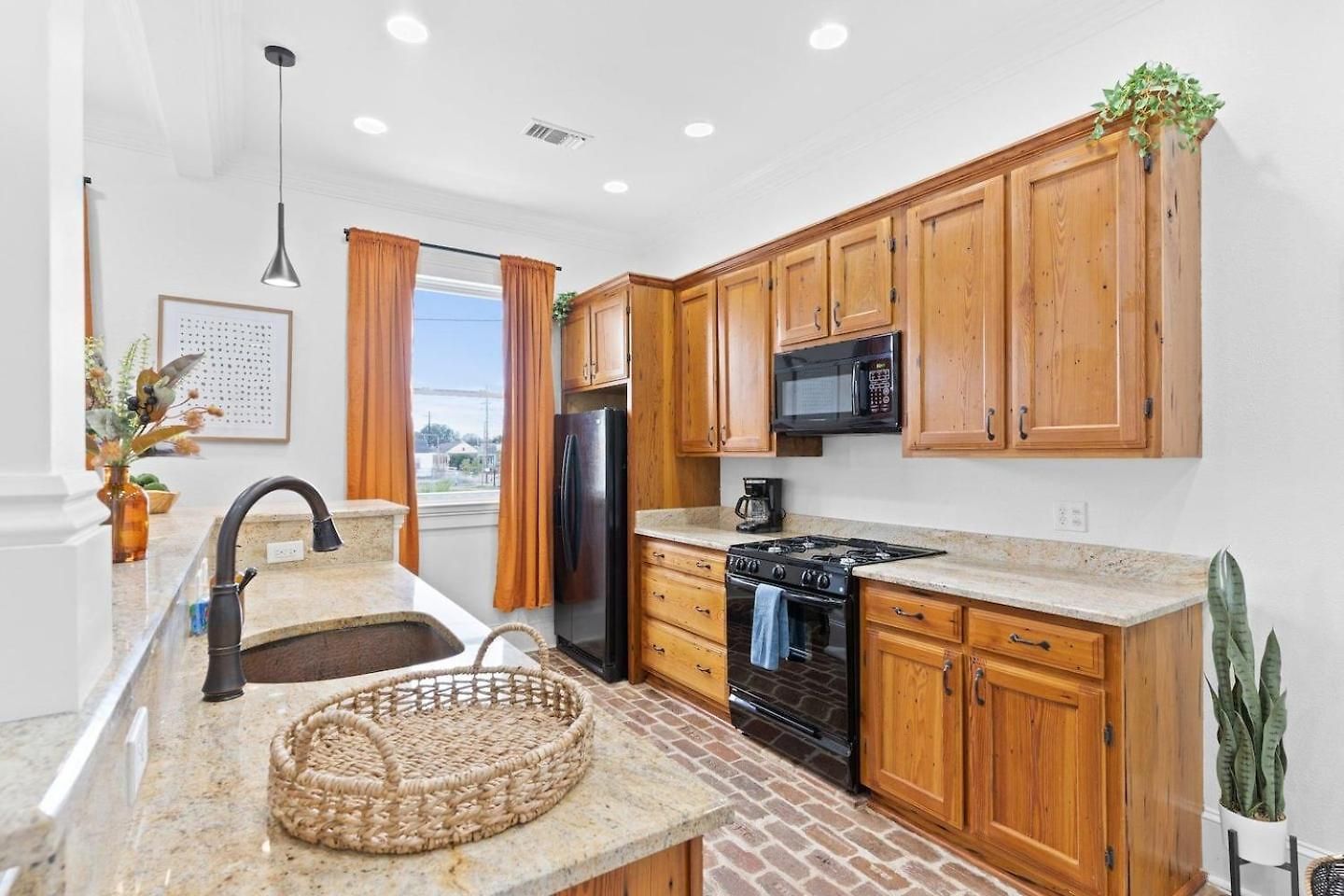 2Br Retreat W Kitchen & Balcony