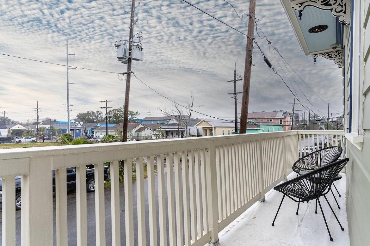 2Br Retreat W Kitchen & Balcony *