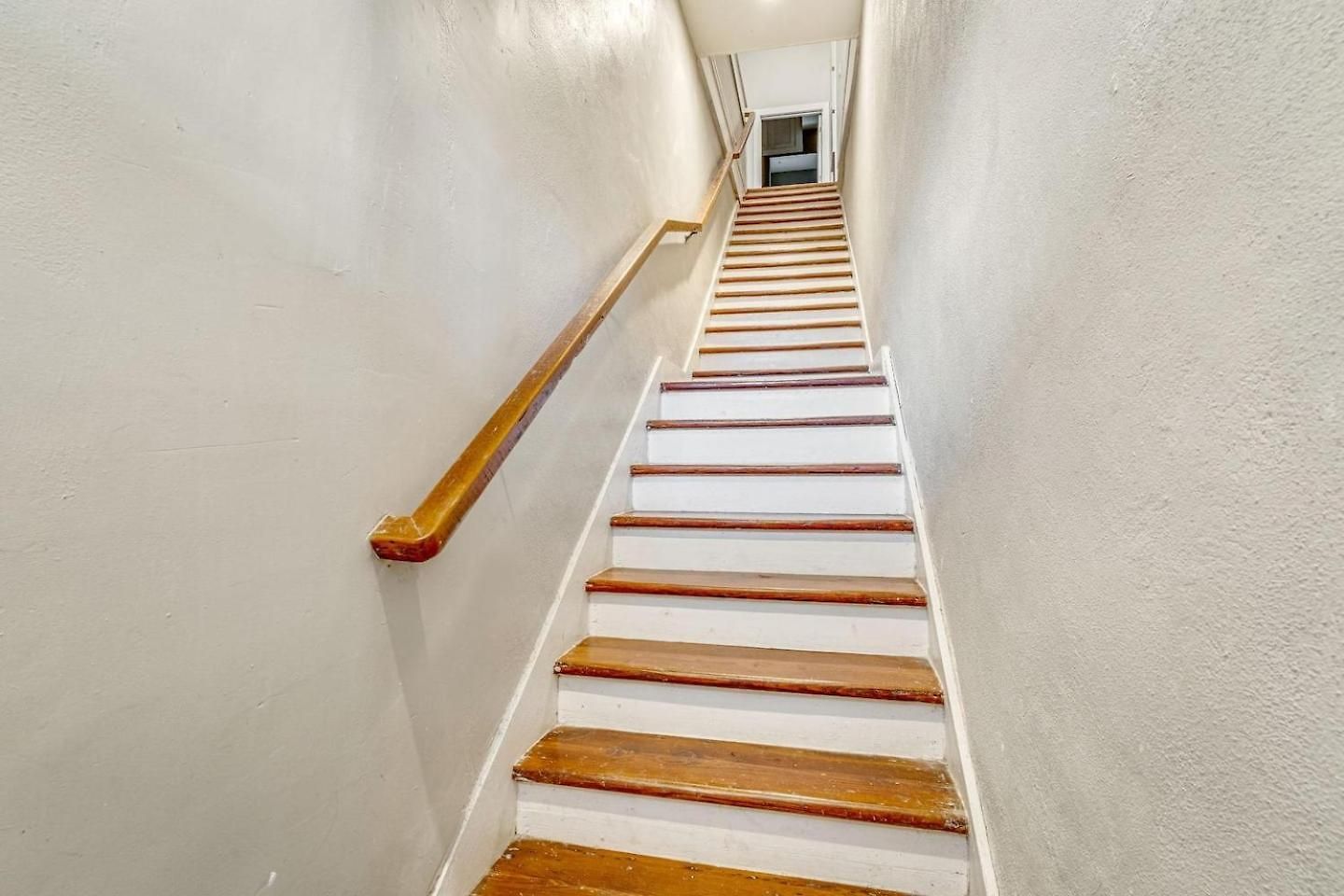 Magazine St Balcony Condo W Private Entrance *