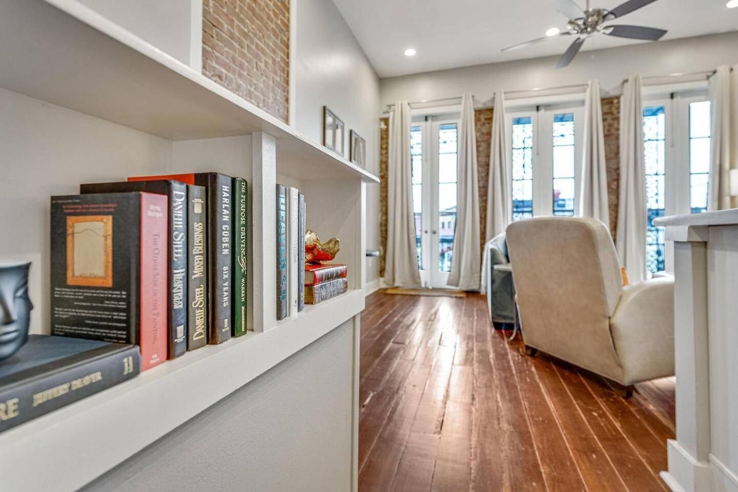 Magazine St Balcony Condo W Private Entrance Holiday home